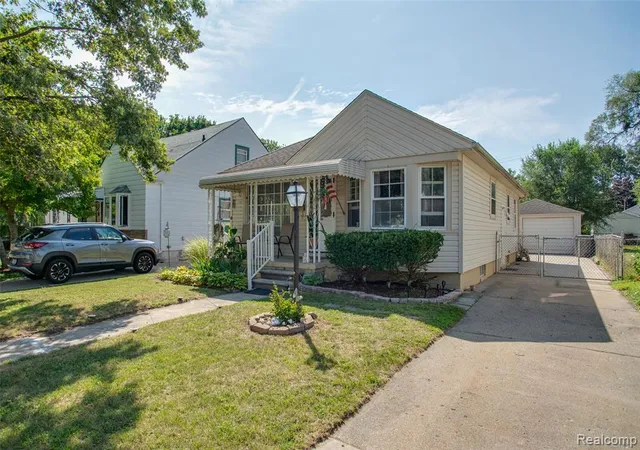 Photo 3 of Sale Pending at 24737 Union St, Dearborn, MI 48124 4819 | MLS# 61025385 | Listing updated on 2026-09-12