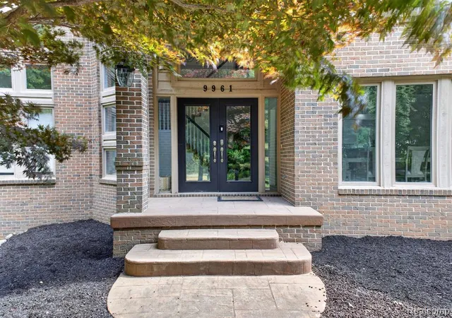 Photo 3 of Mansion for sale at 9961 Cross Crk Dr, South Lyon, MI 48178 8510 | MLS# 61000507 | Listing updated on 2026-09-23