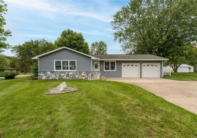 1st image of 102 Sherwood Dr, Hastings, MI 49058 | MLS# 70553628