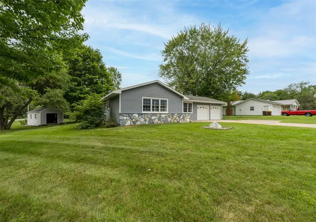 Photo 3 of Sale Pending at 102 Sherwood Dr, Hastings, MI 49058 | MLS# 70553628 | Listing updated on 2026-09-03