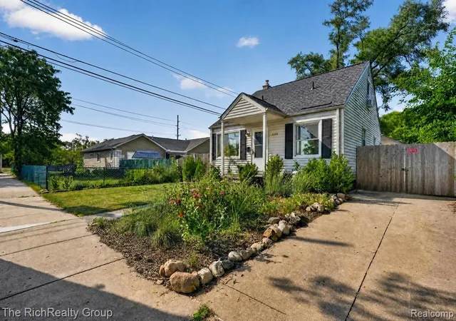 2nd image of 1355 Camden St, Ferndale, MI 48220 2603 | MLS# 61023699