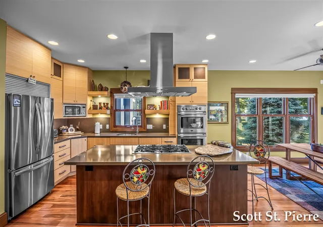 Photo 3 of Sale Pending at 3461 Scenic Dr, Muskegon, MI 49445 | MLS# 70546365 | Listing updated on 2026-08-29