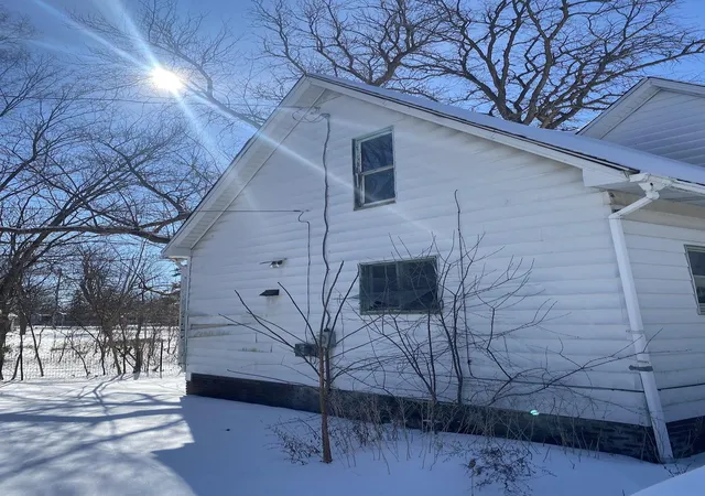 Photo 2 of Single family home for sale at 2610 S Jefferson Ave, Saginaw, MI 48601 | MLS# 50167223 | Listing updated on 2026-08-06