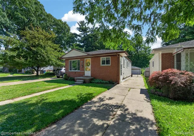 Homes for sale in Madison Heights, MI | 27856 Lenox Ave, Madison Heights, MI 48071 | MLS# 61007183