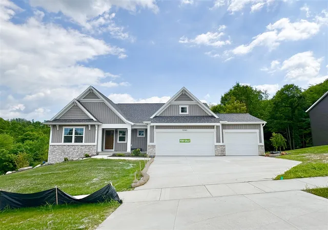 Photo 1 of Single family home for sale at 5940 Valley Point Dr, Caledonia, MI 49316 | MLS# 70513908 | Listing updated on 2026-08-28