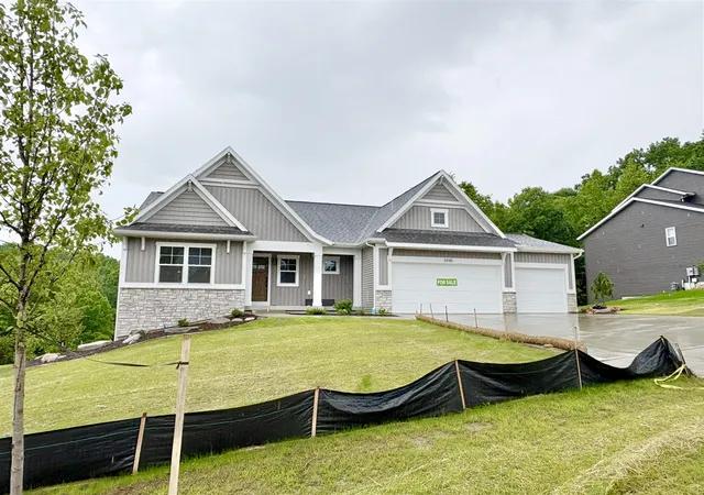 Photo 2 of Single family home for sale at 5940 Valley Point Dr, Caledonia, MI 49316 | MLS# 70513908 | Listing updated on 2026-08-28