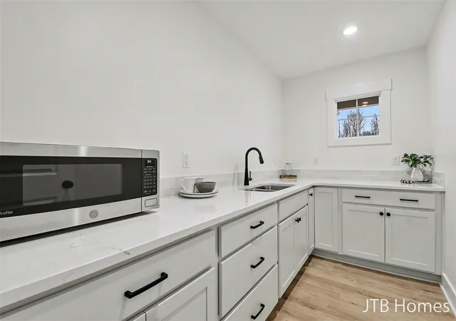 Photo 4 of Single family home for sale at 5940 Valley Point Dr, Caledonia, MI 49316 | MLS# 70513908 | Listing updated on 2026-08-28