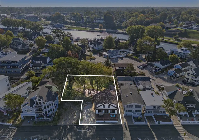 Homes for sale in South Haven, MI | 30 Lakeshore Dr, South Haven, MI 49090 | MLS# 70524715