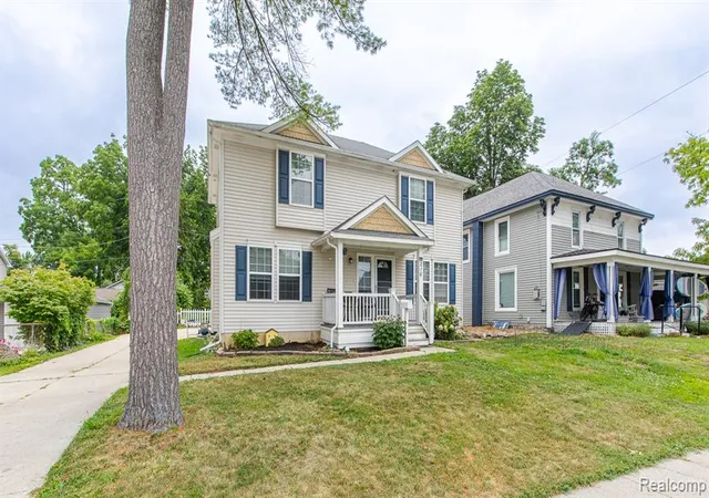 35th image of 216 W Flint St, Lake Orion, MI 48362 | MLS# 61016096