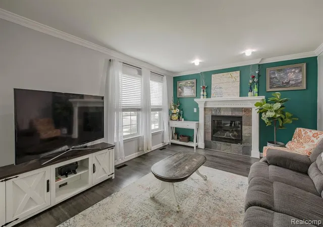 4th image of 216 W Flint St, Lake Orion, MI 48362 | MLS# 61016096