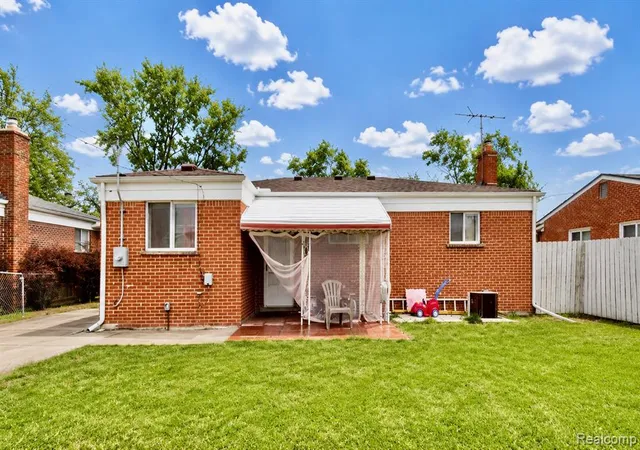 16th image of 23223 Panama Ave, Warren, MI 48091 | MLS# 61022347