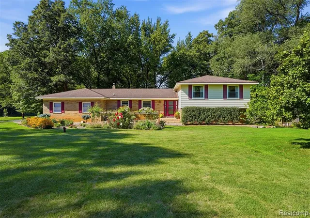 1st image of 11111 Shadywood Dr, Brighton, MI 48114 | MLS# 61022324