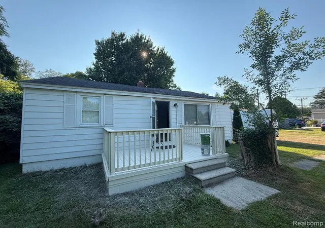 Homes for sale in Lakeport, MI | 7189 Lakeshore Rd, Lakeport, MI 48059 1941 | MLS# 60981409