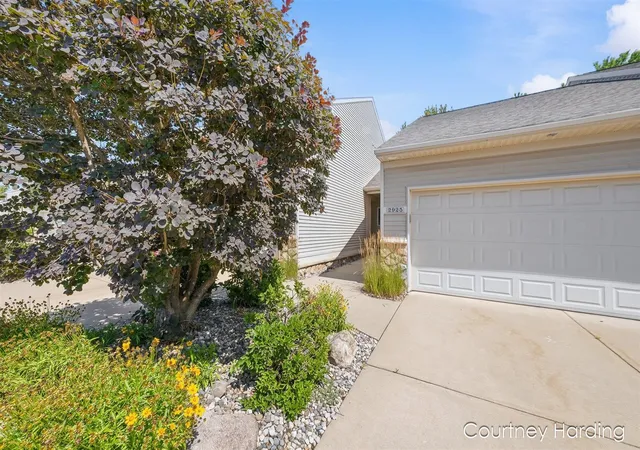 Homes for sale in Hudsonville, MI | 2925 Stoney Creek Ct #103, Hudsonville, MI 49426 | MLS# 70544386