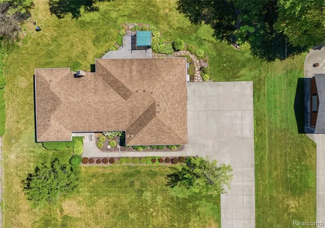 Photo 5 of Sale Pending at 38244 W Horseshoe Dr, Clinton Township, MI 48036 | MLS# 61017997 | Listing updated on 2026-08-26