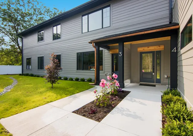 3rd image of 1002 May St, Charlevoix, MI 49720 | MLS# 80070425