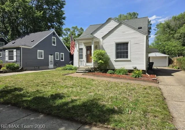 Homes for sale in Clawson, MI | 579 E Baker Ave, Clawson, MI 48017 | MLS# 61005919