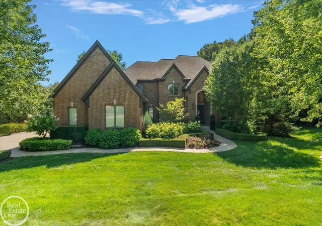 Photo 2 of Sale Pending at 2761 Plum Crk Dr #45, Oakland, MI 48363 | MLS# 50217537 | Listing updated on 2026-08-31