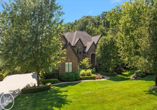 Photo 3 of Sale Pending at 2761 Plum Crk Dr #45, Oakland, MI 48363 | MLS# 50217537 | Listing updated on 2026-08-31