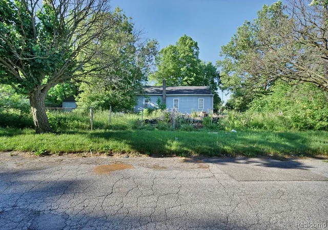 2nd image of 4201 Brunswick Ave, Flint, MI 48507 | MLS# 61000218
