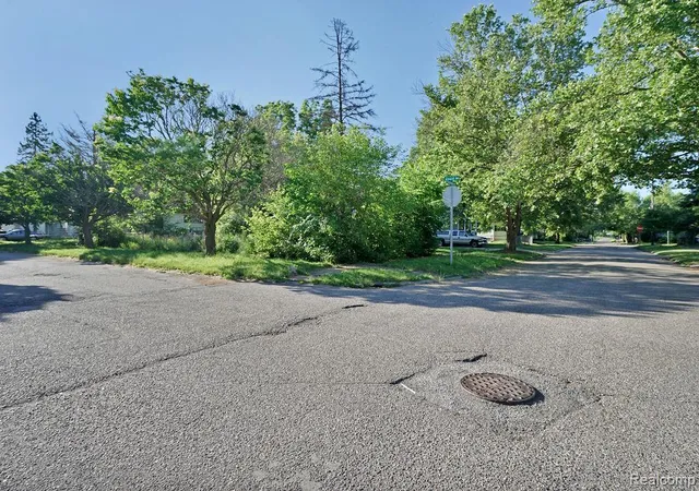 3rd image of 4201 Brunswick Ave, Flint, MI 48507 | MLS# 61000218