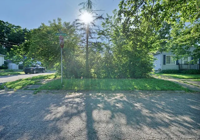 4th image of 4201 Brunswick Ave, Flint, MI 48507 | MLS# 61000218