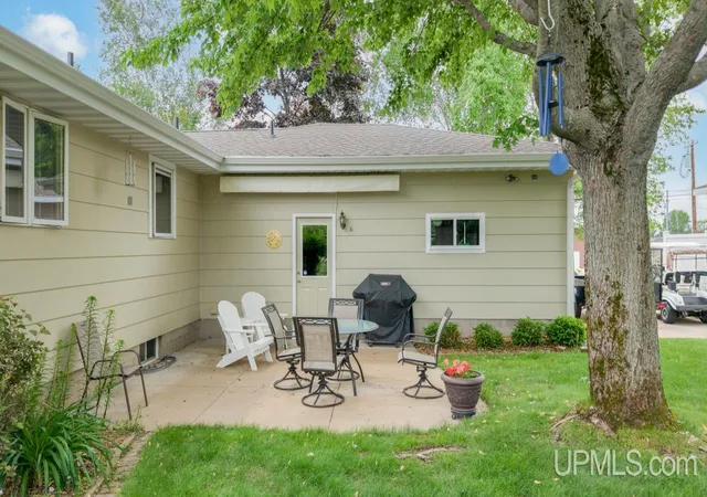 Homes for sale in Escanaba, MI | 1612 S 18Th Ave, Escanaba, MI 49829 | MLS# 50213594