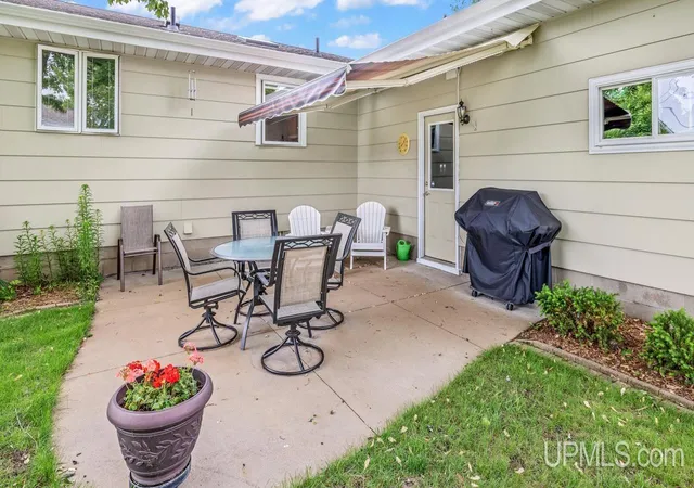Homes for sale in Escanaba, MI | 1612 S 18Th Ave, Escanaba, MI 49829 | MLS# 50213594