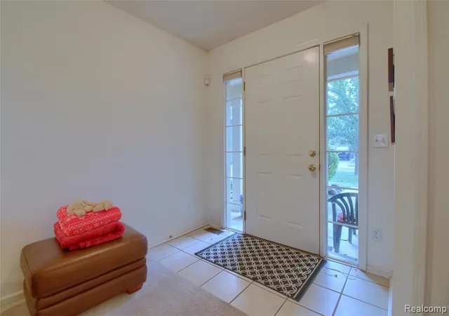4th image of 25338 Petros Dr, Flat Rock, MI 48134 6024 | MLS# 61023887