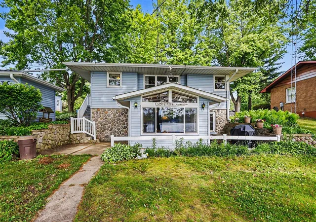 2nd image of 60779 W Oak Dr, Decatur, MI 49045 | MLS# 70533588
