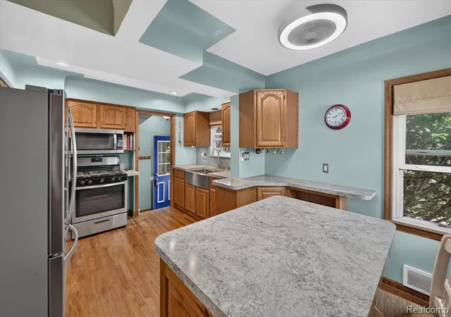 Photo 4 of Sale Pending at 2252 Harvard Rd, Berkley, MI 48072 1780 | MLS# 61025100 | Listing updated on 2026-09-01