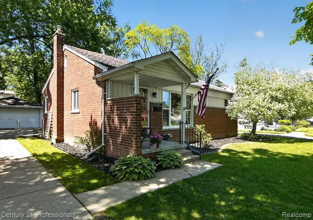 Photo 2 of Single Family Residence at 31772 Folkstone Dr, Farmington, MI 48336 | MLS# 60997924 | | Sold on 2026-07-06