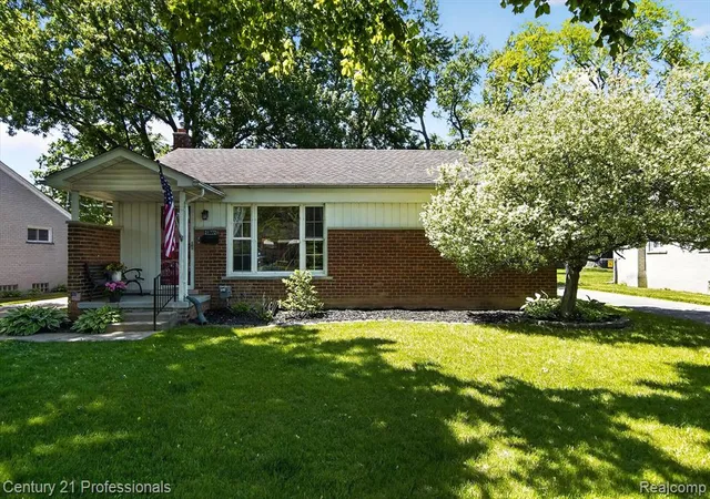 Photo 3 of Single Family Residence at 31772 Folkstone Dr, Farmington, MI 48336 | MLS# 60997924 | | Sold on 2026-07-06