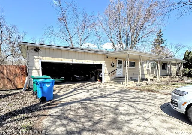 Single family home for sale at 3302 Newton Rd, Commerce Township, MI 48382 | MLS# 60372422 | Listing updated on 2025-08-27