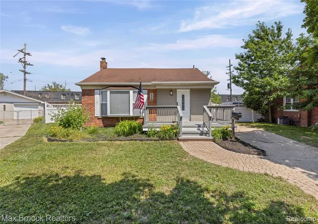 1st image of 1122 Symes Ct, Royal Oak, MI 48067 1568 | MLS# 60993883