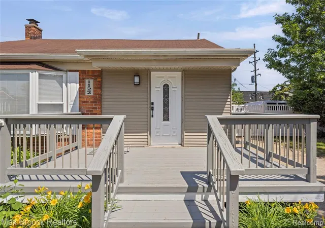 2nd image of 1122 Symes Ct, Royal Oak, MI 48067 1568 | MLS# 60993883