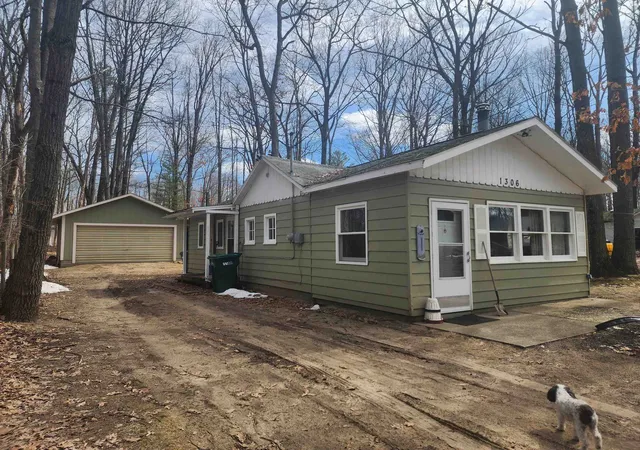 Homes for sale in Harrison, MI | 1306 Russell Dr, Harrison, MI 48625 | MLS# 50202939