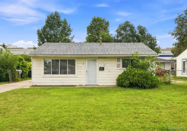 Photo 2 of Single family home for sale at 7546 Pine St, Taylor, MI 48180 2283 | MLS# 61014757 | Listing updated on 2026-09-03