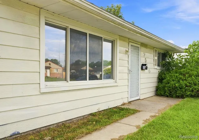 Photo 4 of Single family home for sale at 7546 Pine St, Taylor, MI 48180 2283 | MLS# 61014757 | Listing updated on 2026-09-03