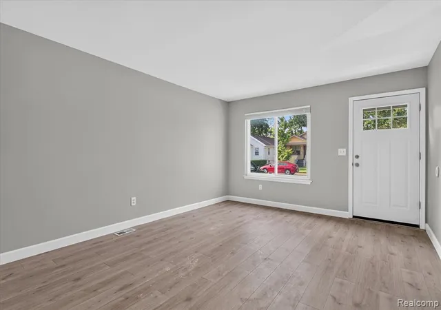 Photo 5 of Sale Pending at 934 Harvard Rd, Berkley, MI 48072 | MLS# 61003680 | Listing updated on 2026-08-23