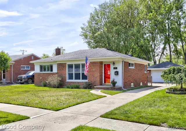 Homes for sale in Livonia, MI | 27605 Lyndon St, Livonia, MI 48154 | MLS# 61001868