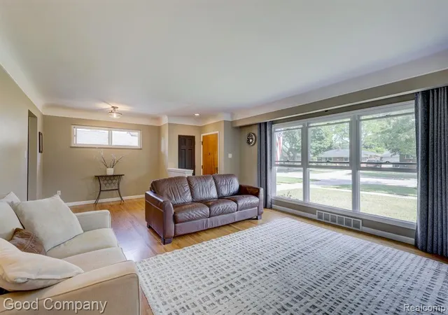 Homes for sale in Livonia, MI | 27605 Lyndon St, Livonia, MI 48154 | MLS# 61001868