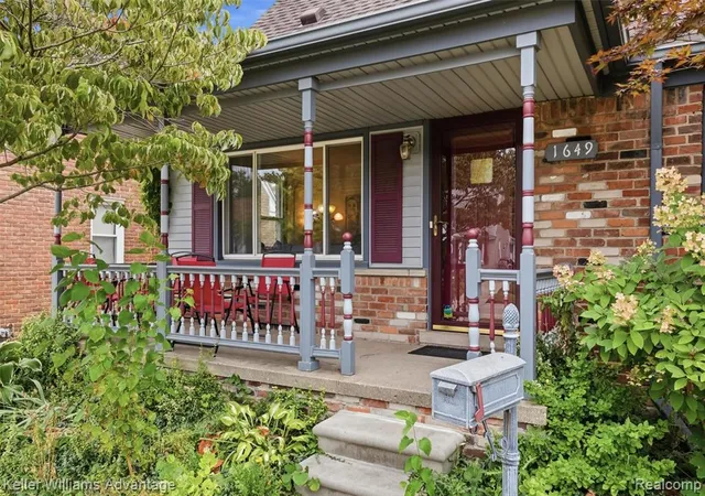 Photo 3 of Single family home for sale at 1649 Hollywood St, Dearborn, MI 48124 5022 | MLS# 61025380 | Listing updated on 2026-08-29