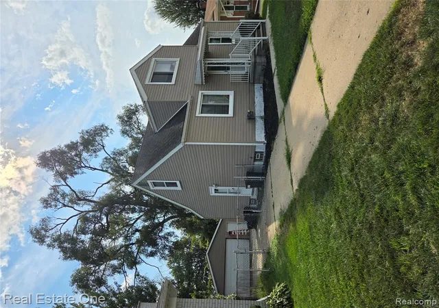 Photo 3 of Sale Pending at 23140 Socia St, Saint Clair Shores, MI 48082 3027 | MLS# 61023308 | Listing updated on 2026-09-19