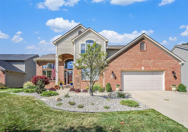 Photo 2 of Single family home for sale at 575 Pembroke Dr, Saline, MI 48176 | MLS# 70501755 | Listing updated on 2025-11-01