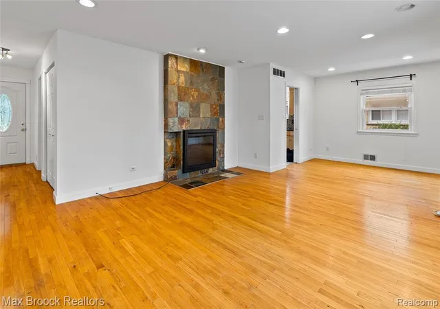Photo 4 of Single family home for sale at 16031 Buckingham Ave, Beverly Hills, MI 48025 | MLS# 61022284 | Listing updated on 2026-08-19