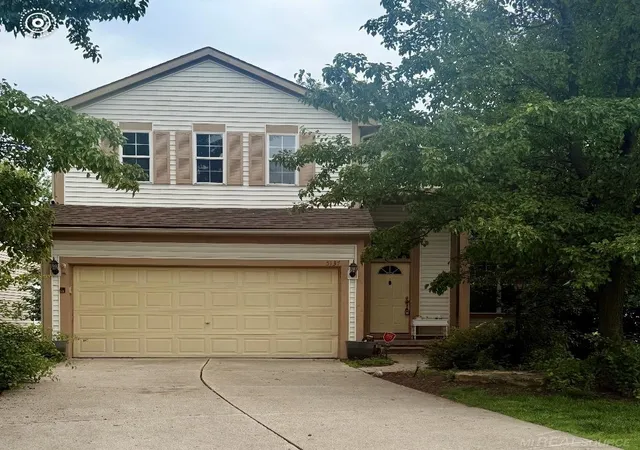 Homes for sale in Grand Blanc, MI | 5137 Sandalwood Circle St, Grand Blanc, MI 48439 | MLS# 50209354