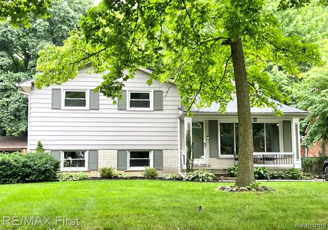 Homes for sale in Royal Oak, MI | 908 Marywood Dr, Royal Oak, MI 48067 | MLS# 60997473