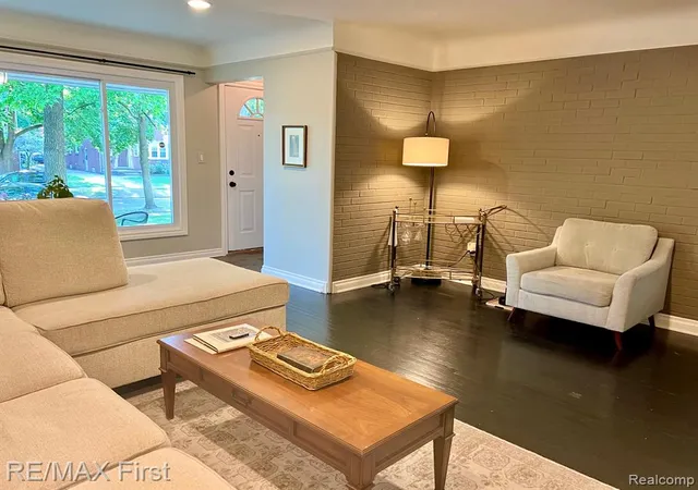 Homes for sale in Royal Oak, MI | 908 Marywood Dr, Royal Oak, MI 48067 | MLS# 60997473