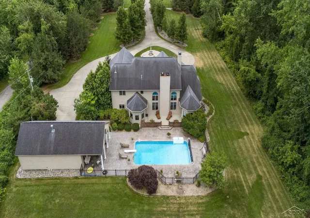 Homes for sale in Essexville, MI | 1238 W Center Rd, Essexville, MI 48732 | MLS# 50186119